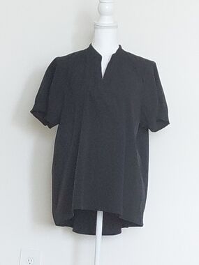 Athleta Black Blouse Large Short Sleeve Split Neck Relaxed Fit Lightweight Top